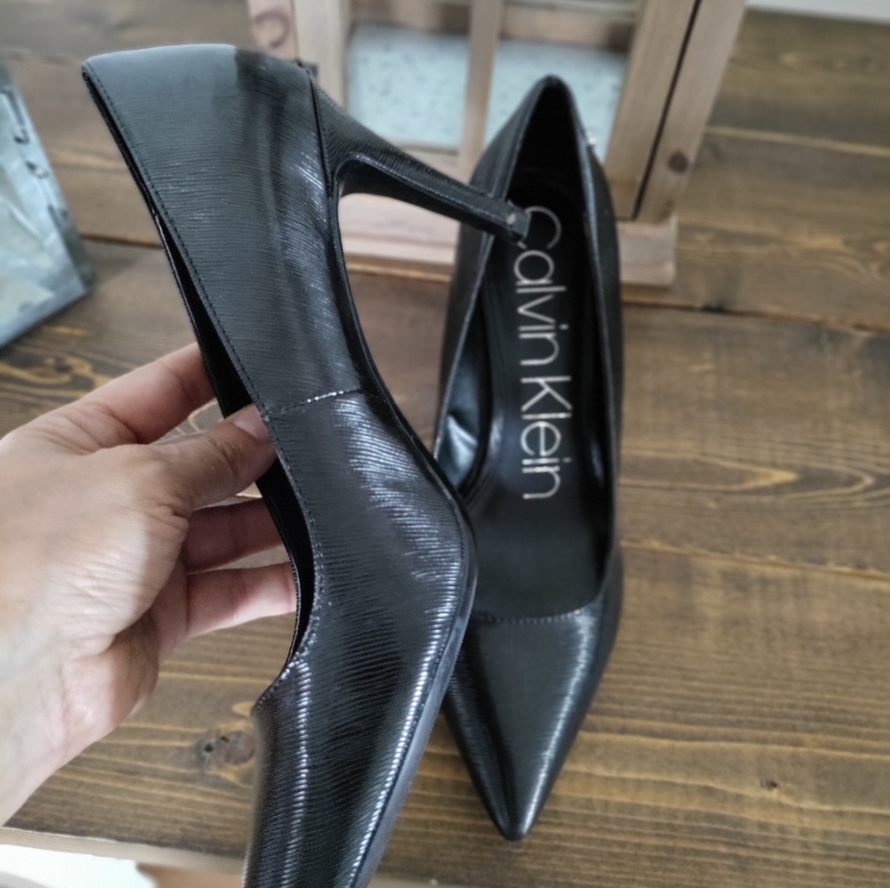 Heels - Picture 4 of 4